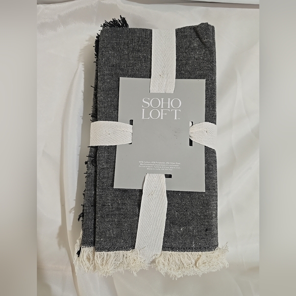 NWT Soho Loft Black Set Of 8 Pcs Table Cloth Napkin W/Fringe 100% Cotton 18āX18ā - Picture 3 of 4